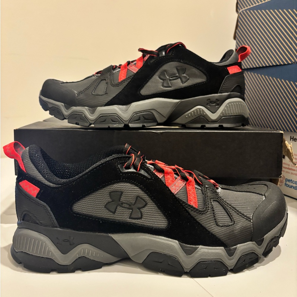 Under Armour Chetco Trail 2.0 Black and Red Hiking/running shoes NEW!